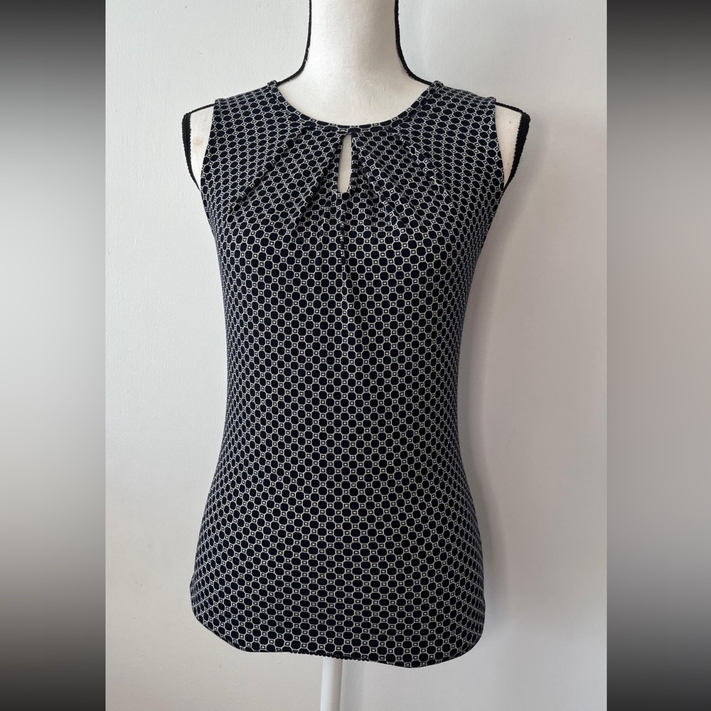 Ann Taylor dark navy and White Patterned Sleeveless Top pleated keyhole XXSP